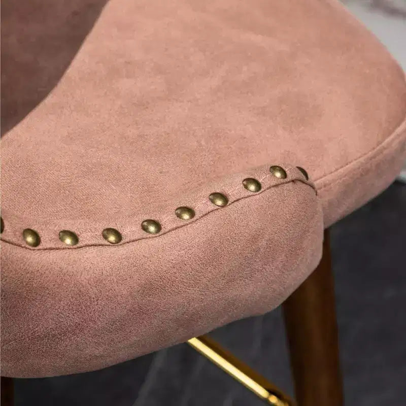 Sgabello da bancone moderno di metà secolo in similpelle trapuntata con borchie, rosa