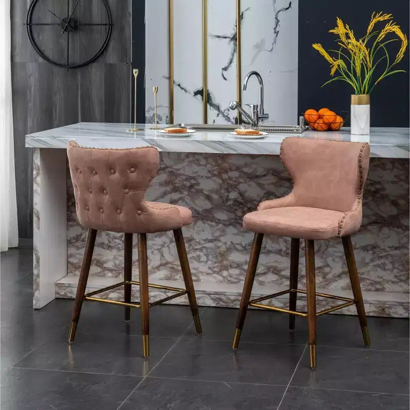Sgabello da bancone moderno di metà secolo in similpelle trapuntata con borchie, rosa