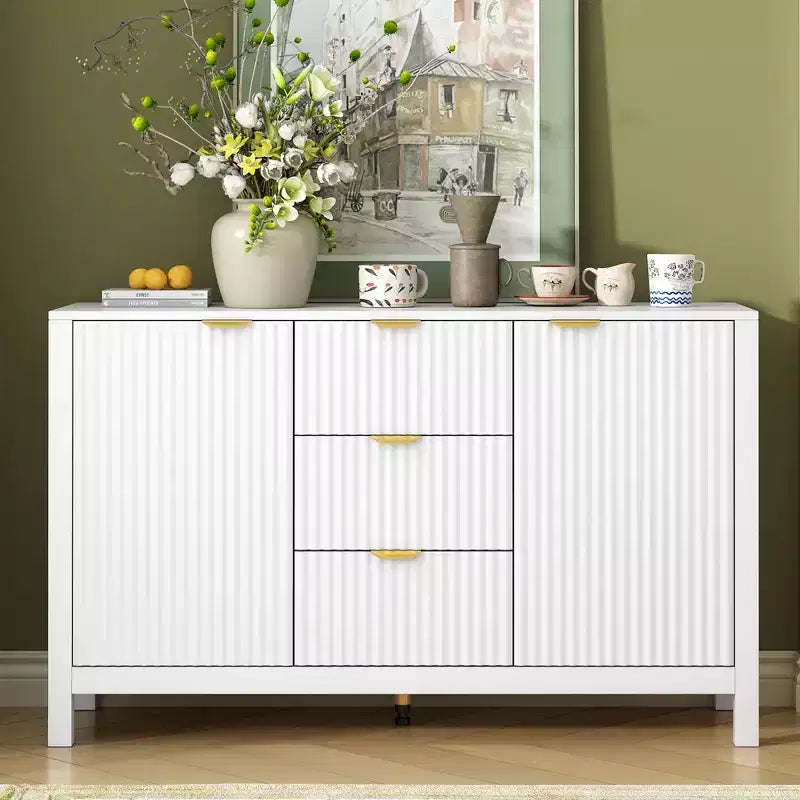 Credenza con design a onda - 3 ripiani regolabili, 3 cassetti e ante con chiusura ammortizzata, consolle con maniglie in metallo