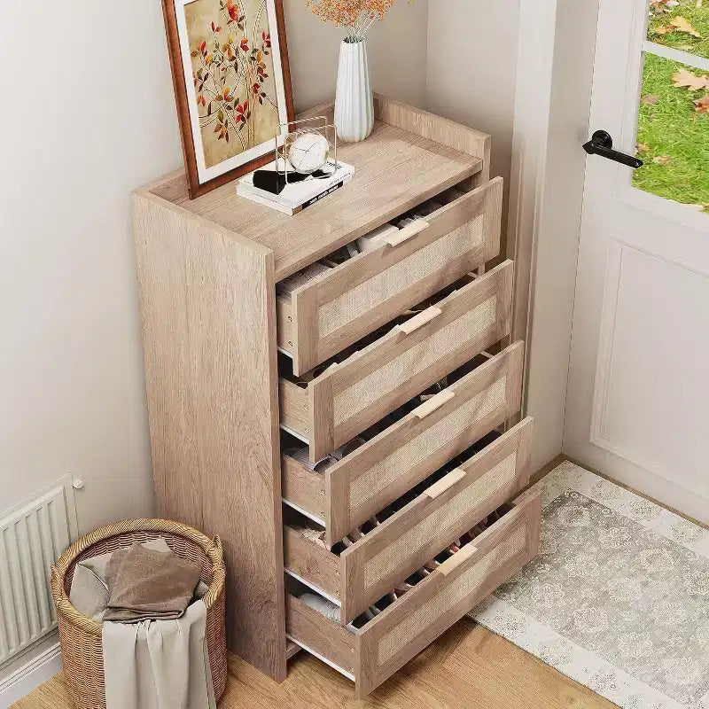 Cassettiera a 5 cassetti in rattan per camera da letto, Comò grande in legno per vestiti, Organizzatore comodino per corridoio, soggiorno